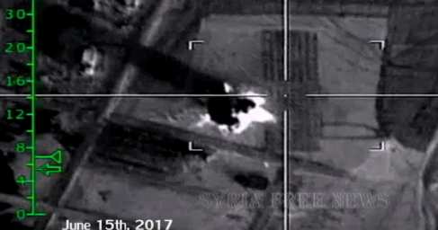 Кадры с дрона: Самолеты ВКС России уничтожают объекты ИГИЛ в сирийской Хаме (ВИДЕО)