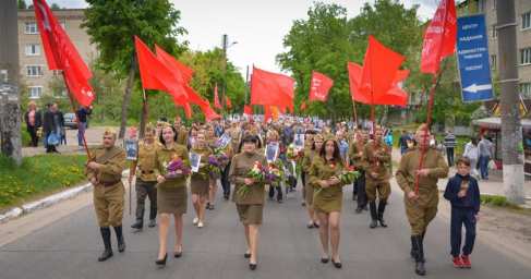 Вопреки запретам: в Изюме прошел многотысячный «Бессмертный полк» (ФОТО, ВИДЕО)