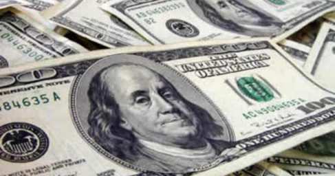 Сбережения в долларах хранят лишь 3% россиян