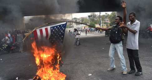 «Долой США, да здравствует Путин!» — народ Гаити взбунтовался против Штатов и призвал Россию на помощь (ФОТО)