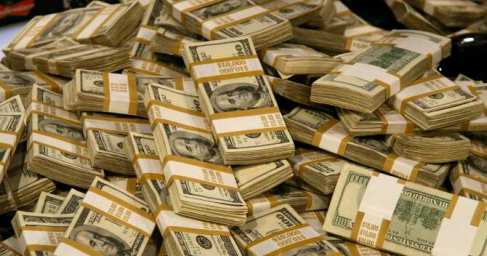 За 17 лет из России незаконно вывезли более $430 миллиардов, — сенатор