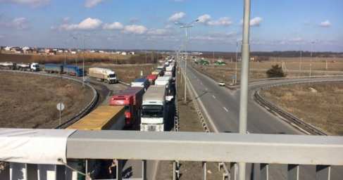 На Украине заблокировали трассу Киев — Одесса (ФОТО, ВИДЕО)