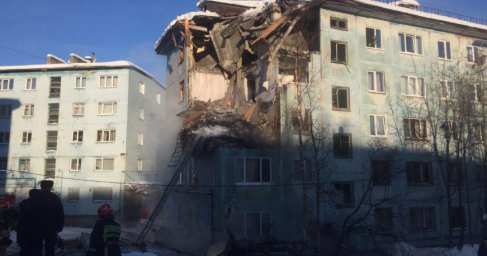 В Мурманске прогремел взрыв, обрушились три этажа жилого дома (ФОТО, ВИДЕО)