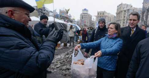 Нуланд раздавала участникам Майдана именно печенье, — украинский дипломат