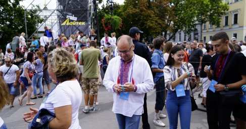 Одесса: любителей вышиванок стало значительно меньше (ФОТО)