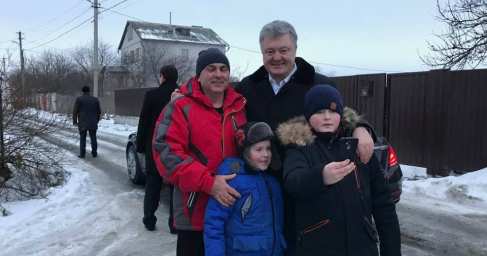 «Это просто жесть!»: Отец «плачущего мальчика», сделавшего селфи с Порошенко, возмутился реакцией общественности
