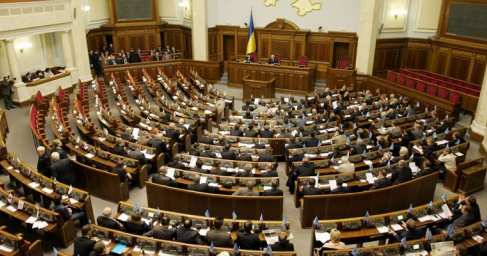 «Декоммунизаторам» Украины стоит сменить фамилии и начать с построенных при СССР заводов и домов, — спикер парламента ДНР