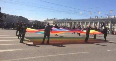 Полиция Петербурга пресекла побоище между ЛГБТ и веганами (ВИДЕО)