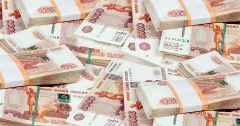 В Якутии полицейский обнаружил потерянные 100 000 рублей и вернул их владельцу (ФОТО)