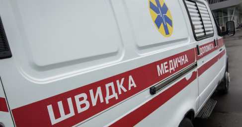 В Днепропетровск привезли раненных на Донбассе украинских военных: аэропорт заполнен «скорыми» (ФОТО)