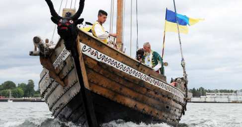 Министр обороны Украины заявил, что продолжит отправлять корабли через Керченский пролив