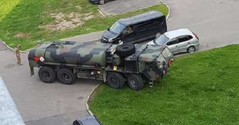 Военный бензовоз США заблудился в Риге (ФОТО)