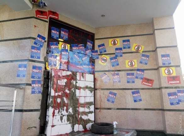 И вновь продолжается бой: в Одессе замуровали «Альфа-Банк» (ФОТО, ВИДЕО) | Русская весна