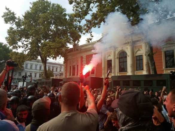 Беспорядки в Одессе: драки у горсовета и прокуратуры, десятки пострадавших полицейских (ФОТО, ВИДЕО) | Русская весна 