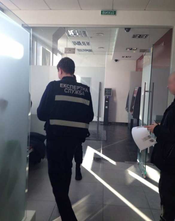 В Киеве с применением оружия ограбили банк (ФОТО) | Русская весна