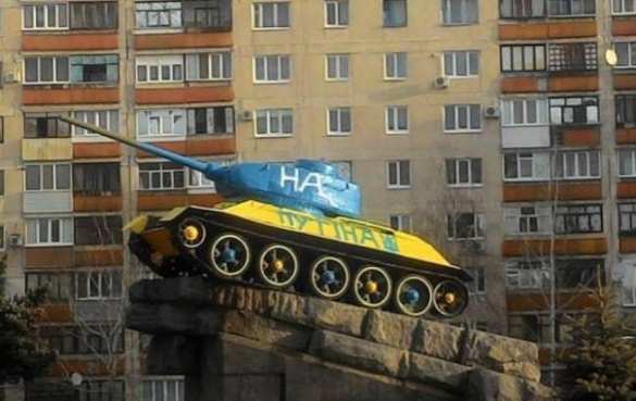 В Лисичанске боевики «Донбасса» нарисовали трезубец на спине местного жителя (ФОТО, ВИДЕО 18+) | Русская весна