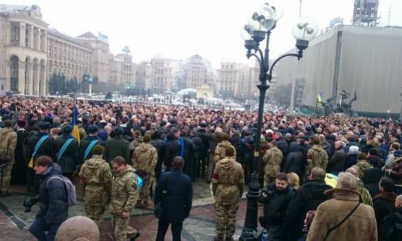 На Майдане «патриоты» на коленях встречали трупы боевиков «АТО» (ФОТО, ВИДЕО) | Русская весна
