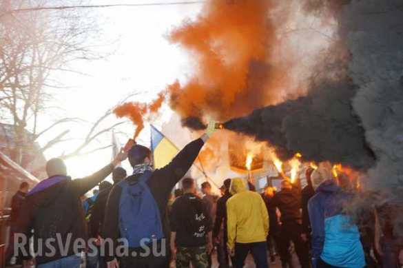Odessa: "Eine Rasse, eine Nation, eine Heimat", die Nazis und Ultras marschieren durch die Innenstadt (VIDEO) | Русская весна