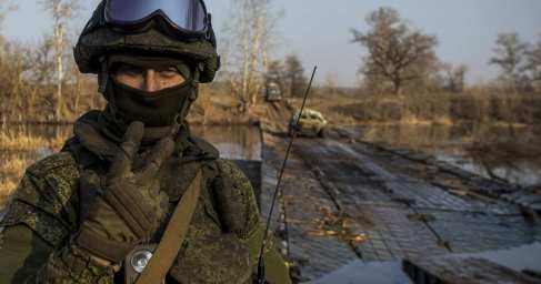 Наши бойцы на фронте спасли котика (ВИДЕО)