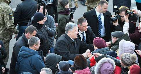 C митинга Порошенко выгнали журналиста за вопрос по делу о хищениях в «оборонке» (ВИДЕО)