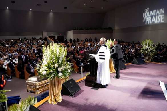 Золотой гроб и конная повозка: икону «чёрного майдана» наконец похоронили в США (ФОТО, ВИДЕО) | Русская весна