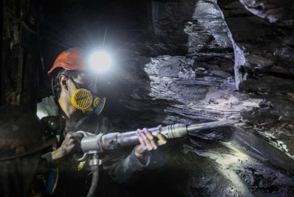 Another 576 miners trapped underground in Donbass amid shelling | Русская весна