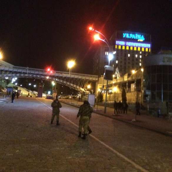 Шоу в стране дураков: аллея «красных фонарей», недосягаемая для яиц сцена и эксклюзивный проезд для ВИПов — впечатления от подготовки к годовщине Майдана (ФОТО) | Русская весна