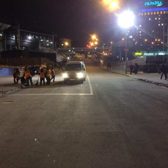 Шоу в стране дураков: аллея «красных фонарей», недосягаемая для яиц сцена и эксклюзивный проезд для ВИПов — впечатления от подготовки к годовщине Майдана (ФОТО) | Русская весна