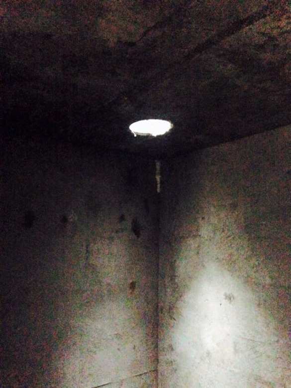 Великая Украинская стена: двери бункера с замками снаружи и рассыпающийся бетон (ФОТО) | Русская весна