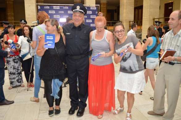 Эпатажный губернатор Закарпатья продефилировал на публике в форме из «Полицейской Академии» (ФОТО + тематический киносюжет) | Русская весна