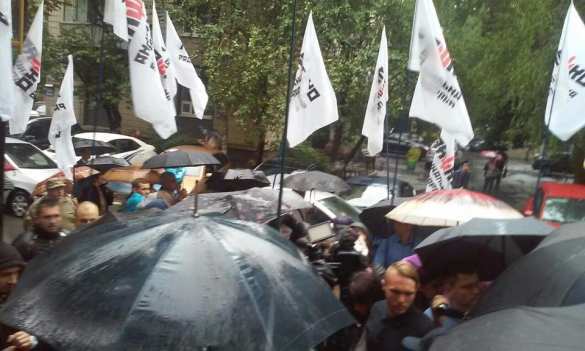 Ляшко с друзьями заблокировал здание Генпрокуратуры (ФОТО с места событий) | Русская весна