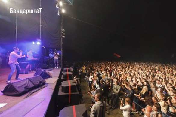 Ритуальные скачки, ряженые попы и нацистские «зиги» — в Луцке проходит «патриотический» фестиваль «Бандерштат» (ФОТО+ВИДЕО) | Русская весна