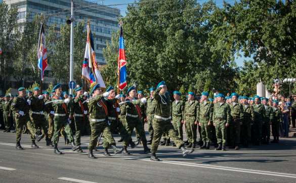Новая бригада специального назначения армии ДНР получила боевое знамя (ВИДЕО) | Русская весна