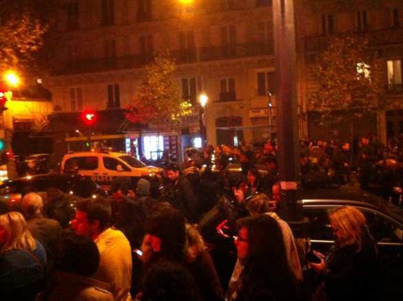 МОЛНИЯ: «Cлышу сильный стрелковый бой и взрывы в районе театра» — ополченец и постоянный автор «Русской Весны» передает из эпицентра событий в Париже (ФОТОРЕПОРТАЖ) | Русская весна