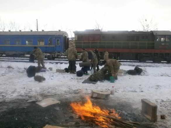 «Киборгов» из 128-й бригады забыли на ж/д станции по дороге в «АТО» (ФОТО) | Русская весна
