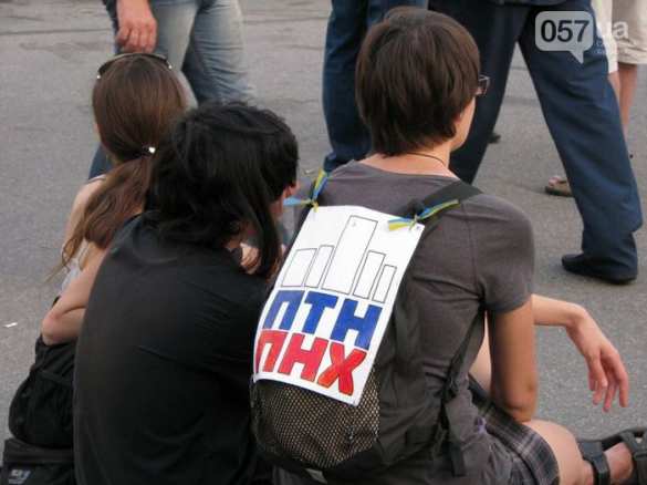 Харьков митингует: толпы фашистов против бесстрашных девушек, женщин и стариков (фото, видео) | Русская весна