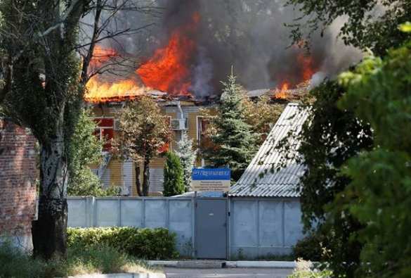 Донецк, 23 августа: новые жертвы и разрушения, каратели бьют по электростанциям, под обстрел попала Донбасс-Арена (видео, фото 18+) | Русская весна