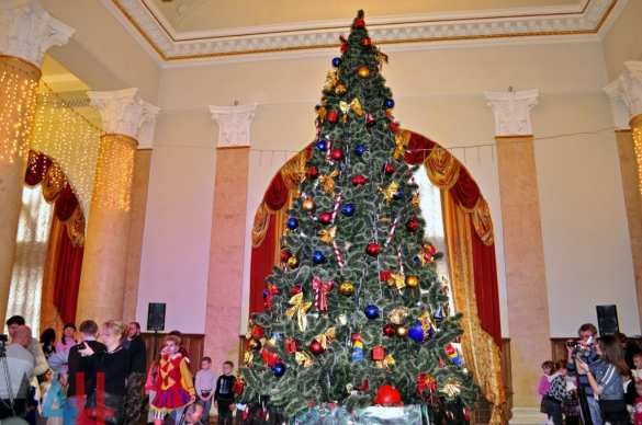 Большая новогодняя елка Главы ДНР собрала более 700 детей со всей Республики (ФОТОРЕПОРТАЖ) | Русская весна