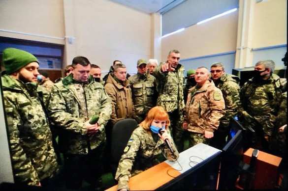 Готовится к обороне Киева? Кличко с чиновниками учится ложиться под танки и кидать гранаты (ФОТО) | Русская весна