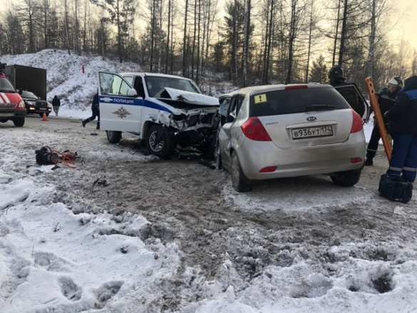 Экипаж ДПС прикрыл собой автобус с детьми (ФОТО, ВИДЕО) | Русская весна