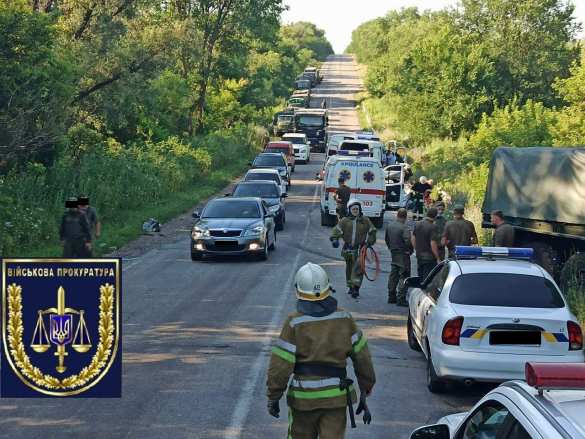 ДТП с военной колонной на Днепропетровщине: нацгвардеец на ЗИЛе смял легковушку (ФОТО) | Русская весна