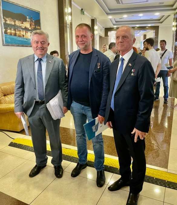 Выступление депутата Госдумы, предложившего приравнять регистрацию в ДНР к российской (ФОТО) | Русская весна