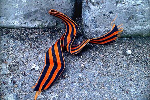 На «Саур-Могиле» под обломками обнаружена символическая находка, пробывшая там 7 лет (ФОТО) | Русская весна