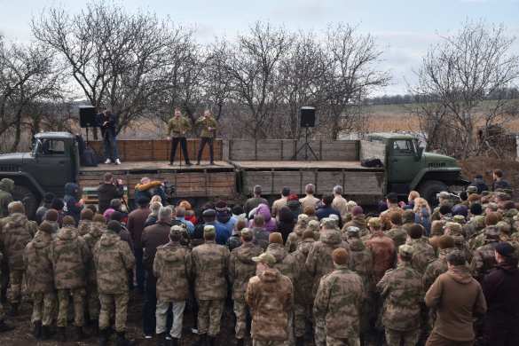 Глава ДНР приехал на «полевой концерт» для военнослужащих (ФОТО, ВИДЕО) | Русская весна