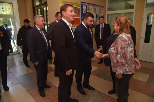 «Единая Россия» передала школам ДНР компьютерную технику и спортивный инвентарь (ФОТО) | Русская весна