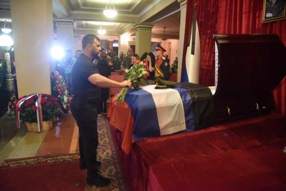 Публичного прощания с «Корсой» не планировалось, но пришли сотни людей (ФОТО, ВИДЕО 18+) | Русская весна