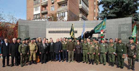 Глава ДНР почтил память героически погибших воинов-интернационалистов (ФОТО, ВИДЕО) | Русская весна