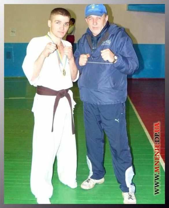 Командир ВСУ жестоко избил мобилизованного чемпиона Украины по каратэ перед строем (ФОТО, ВИДЕО) | Русская весна