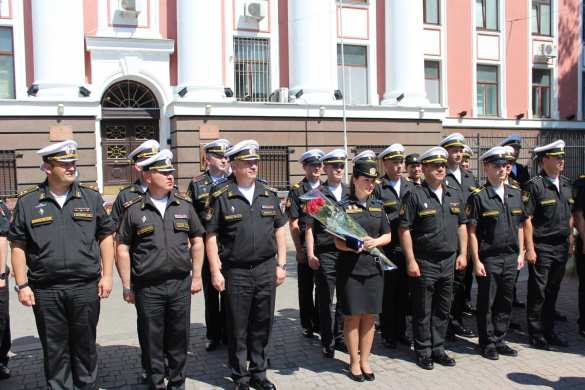 Опубликованы кадры награждения потерявшей туфлю на параде Победы девушки (+ФОТО, ВИДЕО) | Русская весна