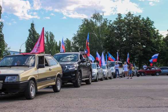 Яркие кадры: столица ЛНР празднует День России (ФОТО) | Русская весна